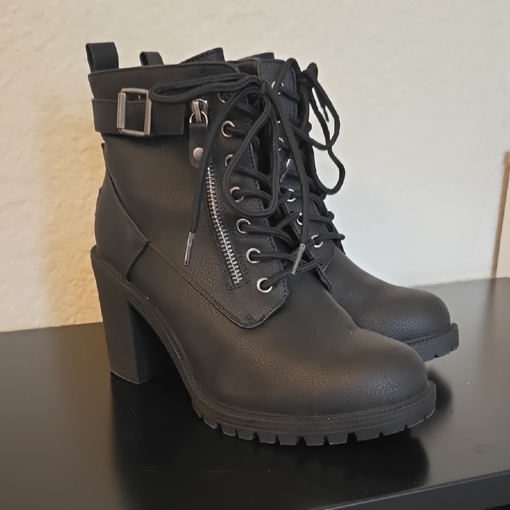 Torrid 9WW Women's Black Ankle Boots